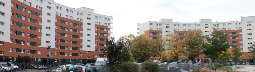 Cité nucléaire : la rénovation vue du pied des tours