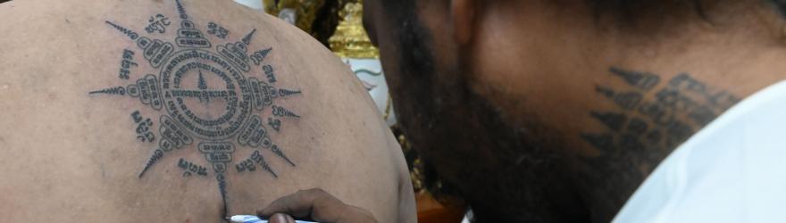 REPORTAGE PHOTO. Les pouvoirs des tatouages sacrés thaïlandais