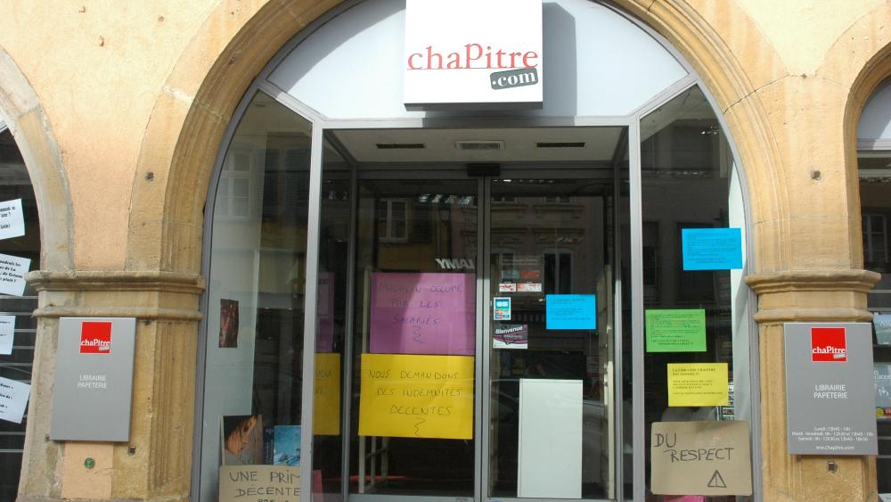 Depuis la fermeture de la librairie, les salariés occupent les lieux.