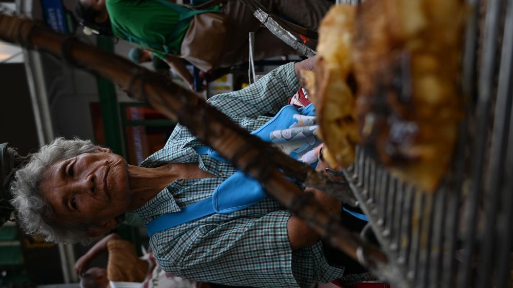 Pooh tient son stand de marrons chauds depuis 33 ans. (photo Tom Soriano)