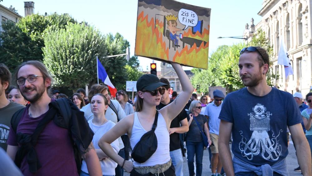 Cette manifestante a réinterprété un célèbre meme d'Internet. © Titouan Catel--Darronat