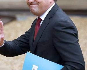 À droite et à gauche, le mandat de député de Thomas Thévenoud, attaqué 
