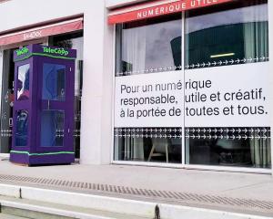 Le retour des cabines téléphoniques, solution face à l'addiction numérique ?
