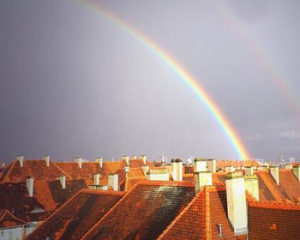 Un arc-en-ciel illumine Strasbourg