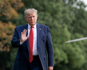 Trump réclame 15 milliards de dollars au « New York Times » pour diffamation