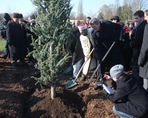 Inauguration du premier cimetière musulman de France