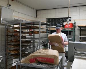 Face à la périphérie, le commerce au défi