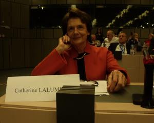 Catherine Lalumière « ceux qui veulent la sortie de la zone euro sont des irresponsables »