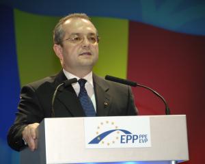 Roumanie : le premier ministre démissionnaire remplacé dans la foulée