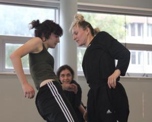 Sur le campus, des étudiants strasbourgeois s’essayent à une battle de danse participative