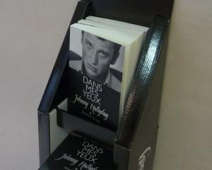 Johnny : début mitigé en librairie