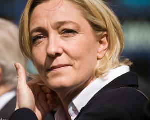 Marine Le Pen chahutée à la Réunion