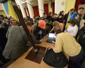 La loi d'amnistie des manifestants entre en vigueur en Ukraine