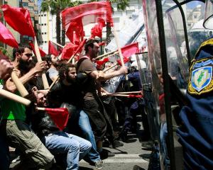 La Grèce sauve ses banques pour mieux s'en défaire