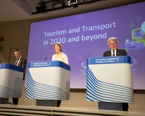 La Commission européenne plaide pour une réouverture coordonnée de Schengen