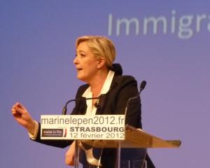 Faut-il aider Marine Le Pen à obtenir ses 500 signatures ?