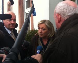 Marine Le Pen à la chasse aux signatures