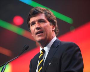 Qui est Tucker Carlson, l’ex-star de Fox News qui a interviewé Poutine ?