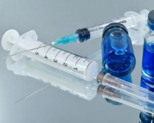 Vaccination : les doses Pfizer inondent la planète