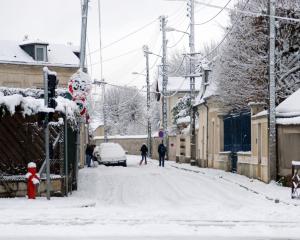 La neige recouvre la France depuis mercredi