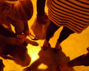 Elle arpente les podiums les pieds sur terre