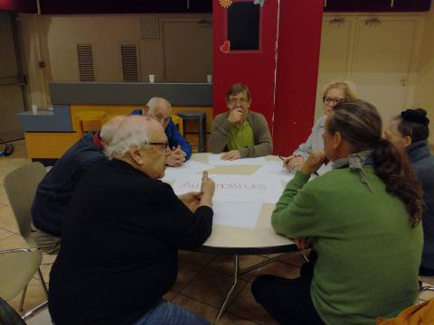 La réunion était centrée autour de 7 tables